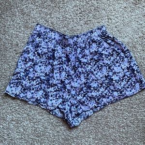 H&M stretchy shorts with pockets (size 6)